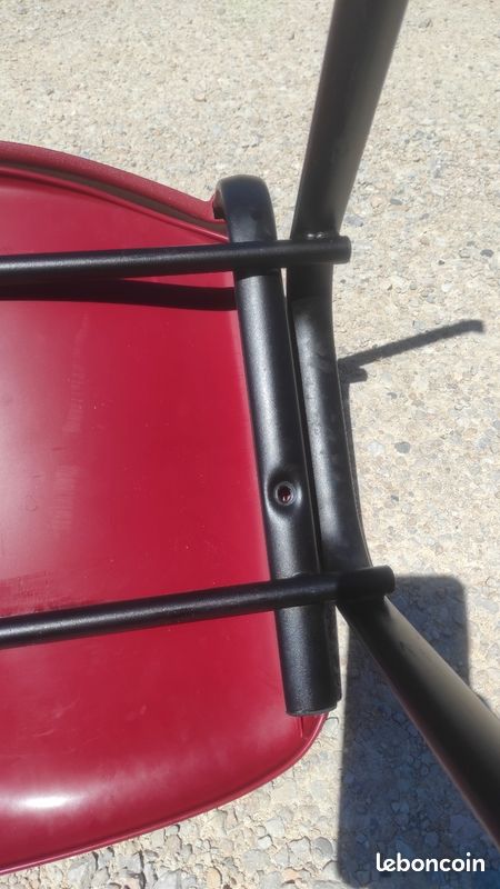 11 Chaises empilables rouge (image 5)