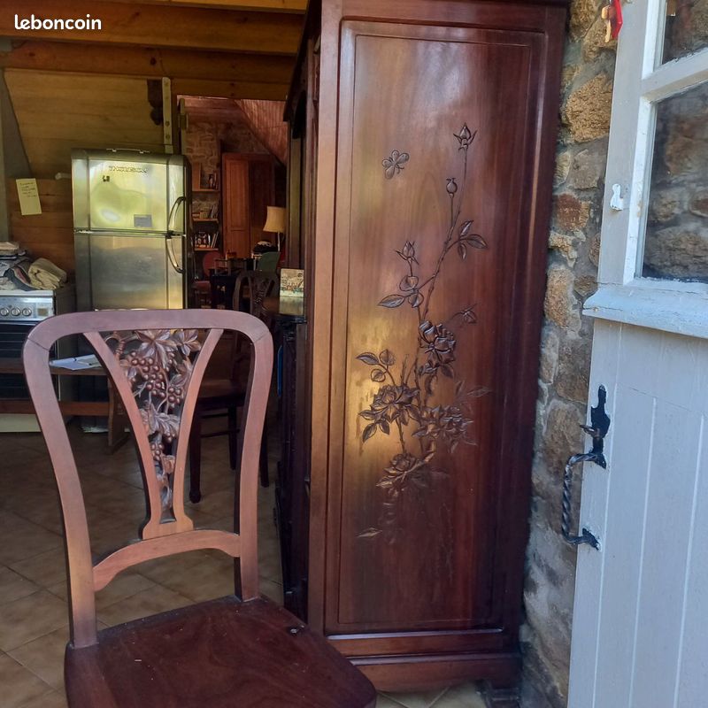 Buffet sculpté en bois exotique (image 1)
