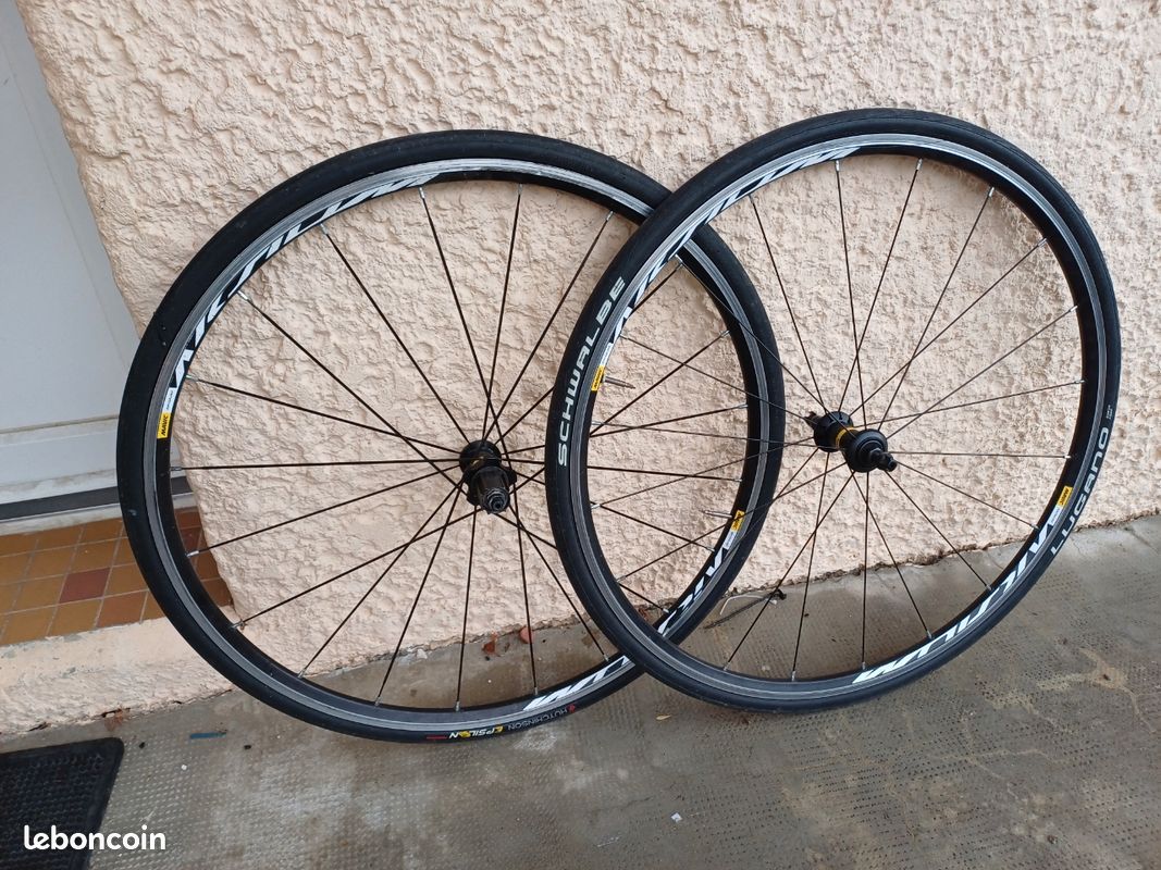 MAVIC Aksium 28/700 C roue arrière Route - Rose Bikes