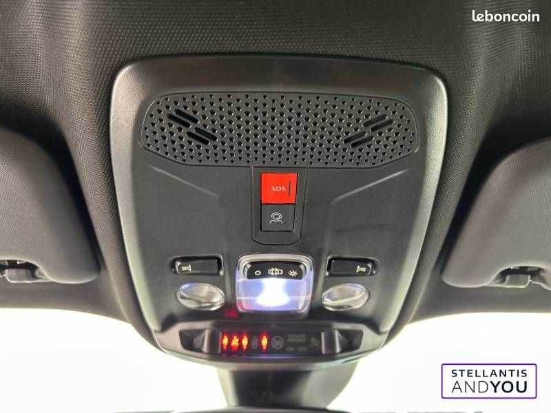 Peugeot 2008 Hybrid 145 ch e-DCS6 Allure (image 31)