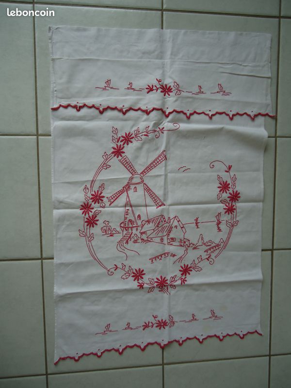 Cache-torchon coton broderie rouge moulin maisons bateau linge ancien (image 1)