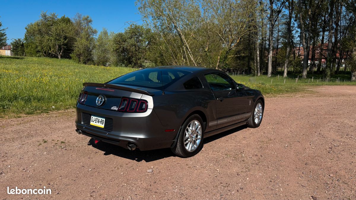 Ford Mustang V Coupé V6 3.7L (image 3)