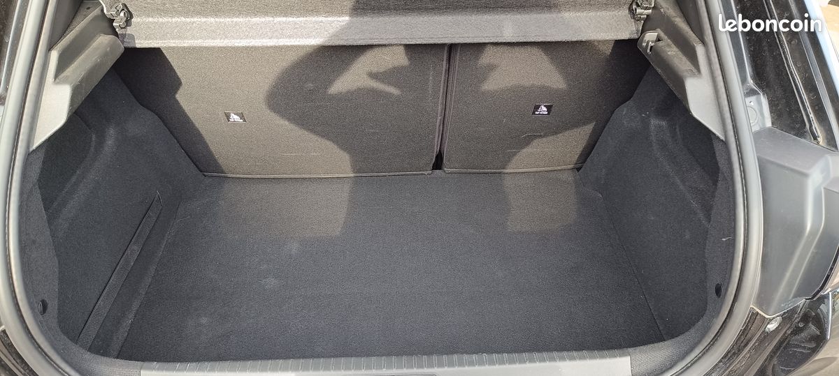 Peugeot 208 gt pack 1.2 puretech 100 s.s eat8 (image 5)