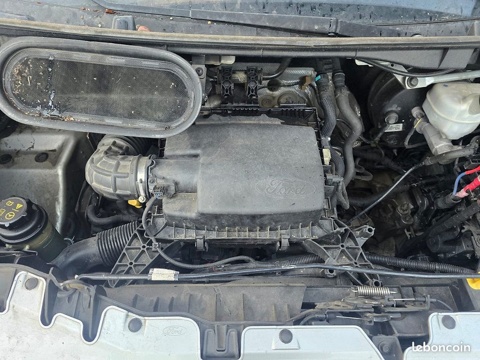 Ford transit 2,0 tdci ecoblue 130cv l2h2 accidentée (image 4)