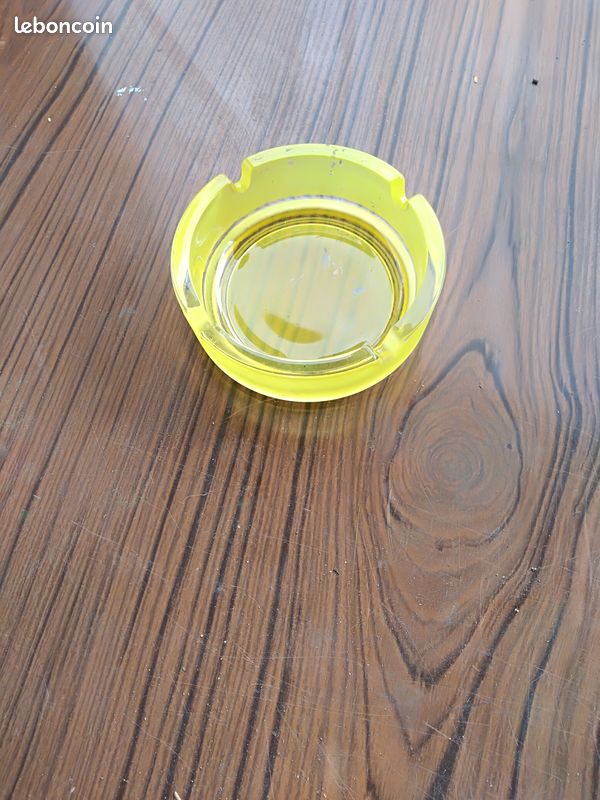 Cendrier jaune (image 1)