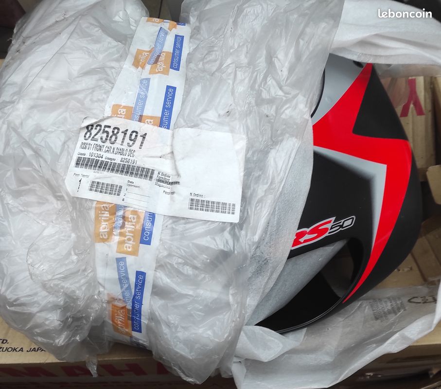Carenage tete de fourche aprilia RS (image 1)