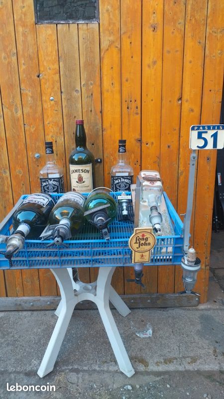 Bouteilles vides de bar (image 1)