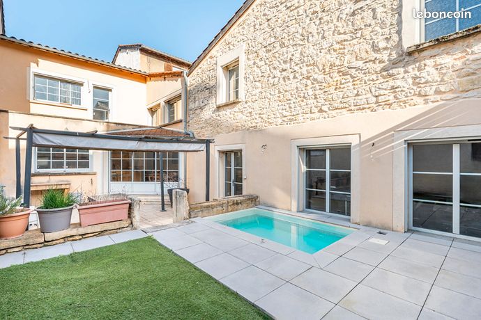 Maison 7 pièces 200 m²