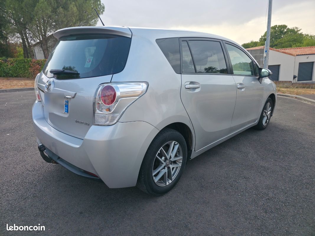 Toyota VERSO (image 3)