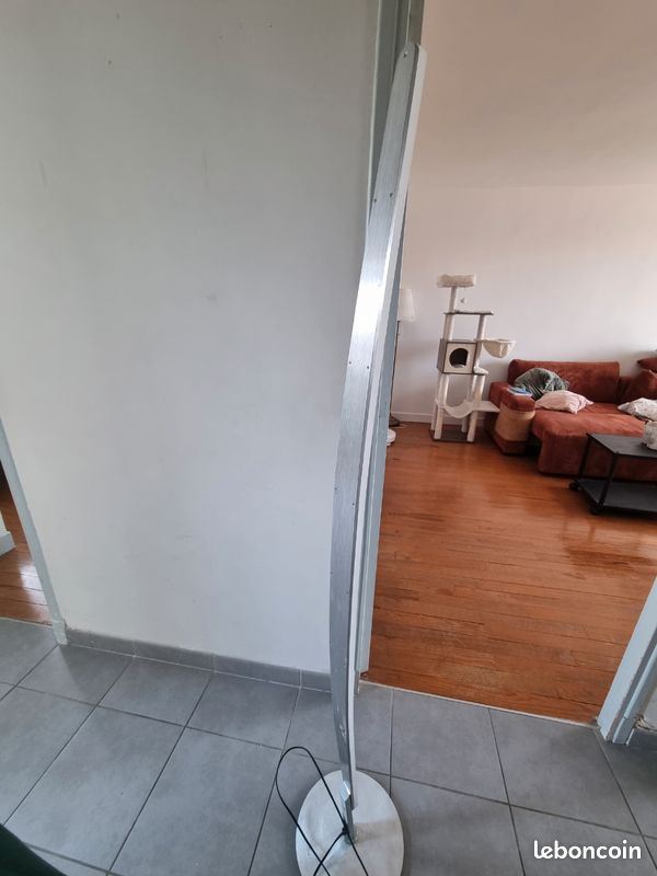 Lampadaire gris (image 3)