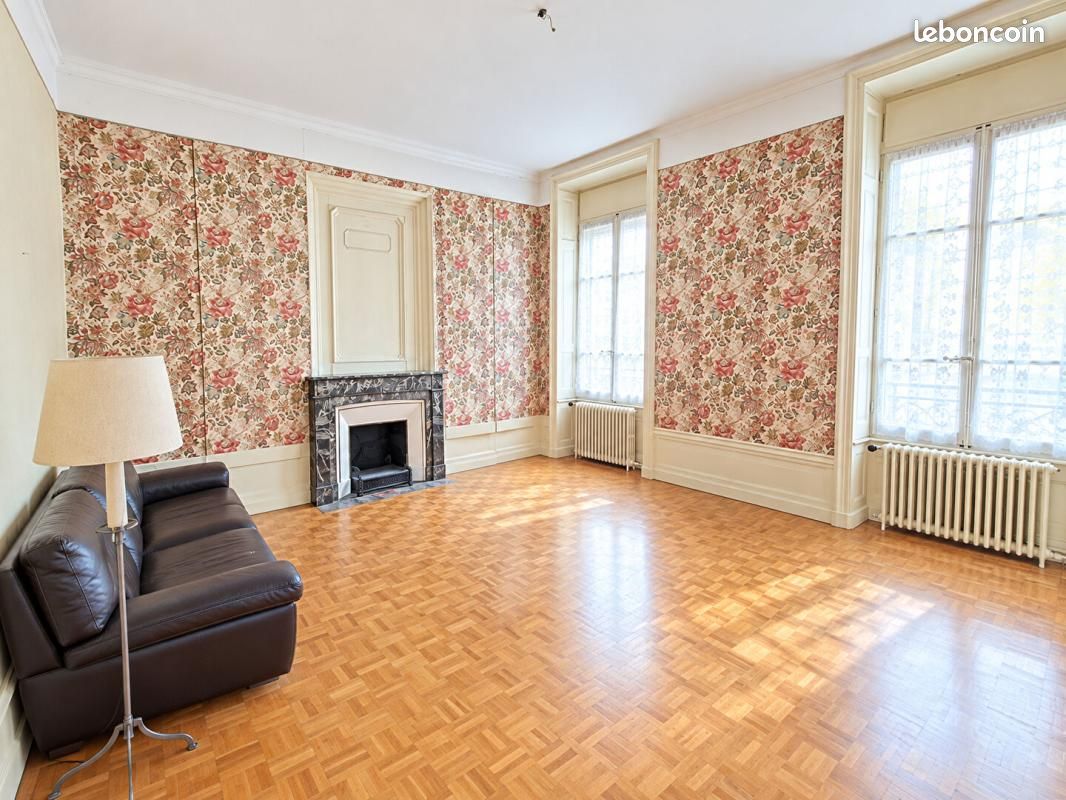 Appartement 5 pièces 101 m² · à Bourgoin-Jallieu · 101 m² · 210 000 €