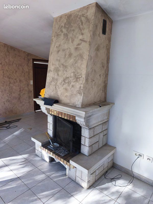Insert + cheminée en pierre entière (image 1)