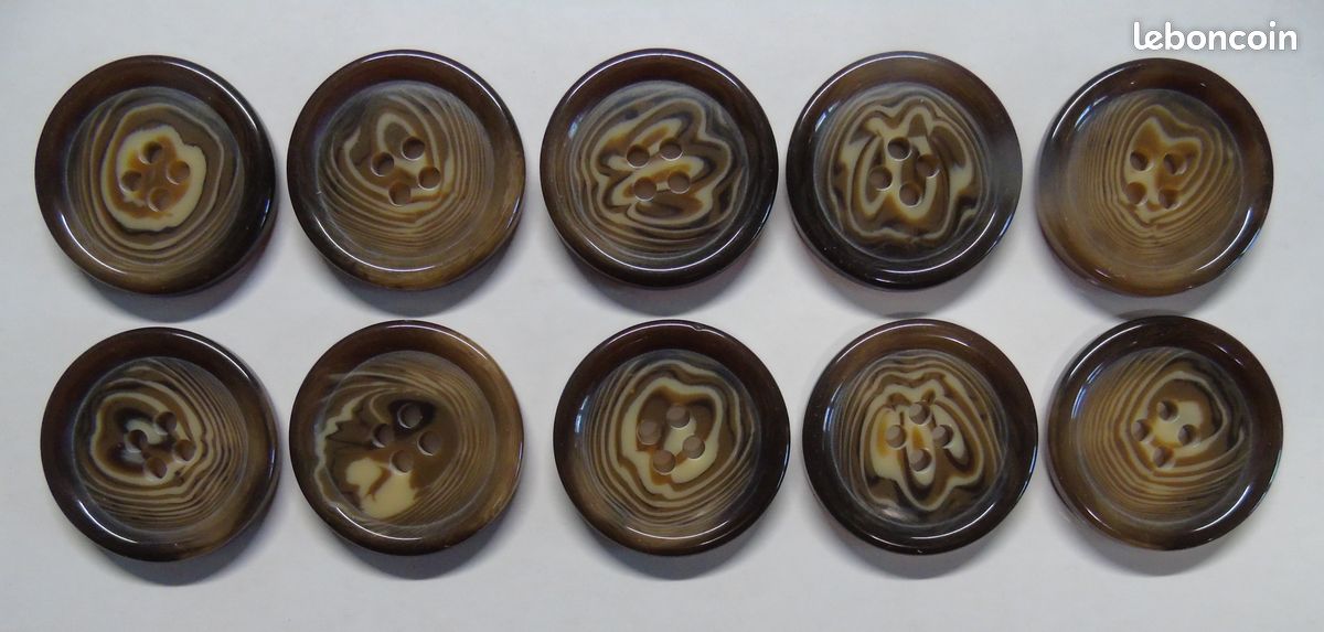 Boutons 4 trous, marron marbré beige diamètre 3 cm (image 1)