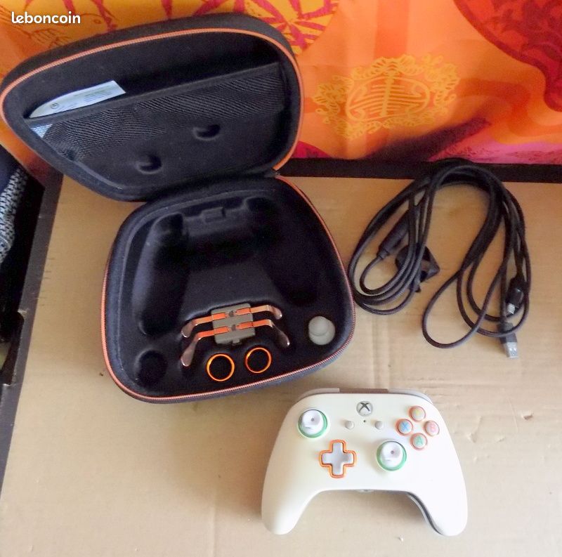 Manette filaire xbox one fusion blanche (image 3)