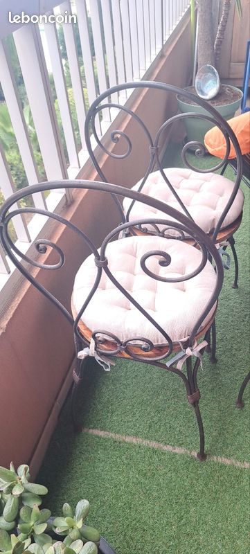 Vends table de salle à manger et 4 chaises à venir chercher sur place et à demonter (image 4)