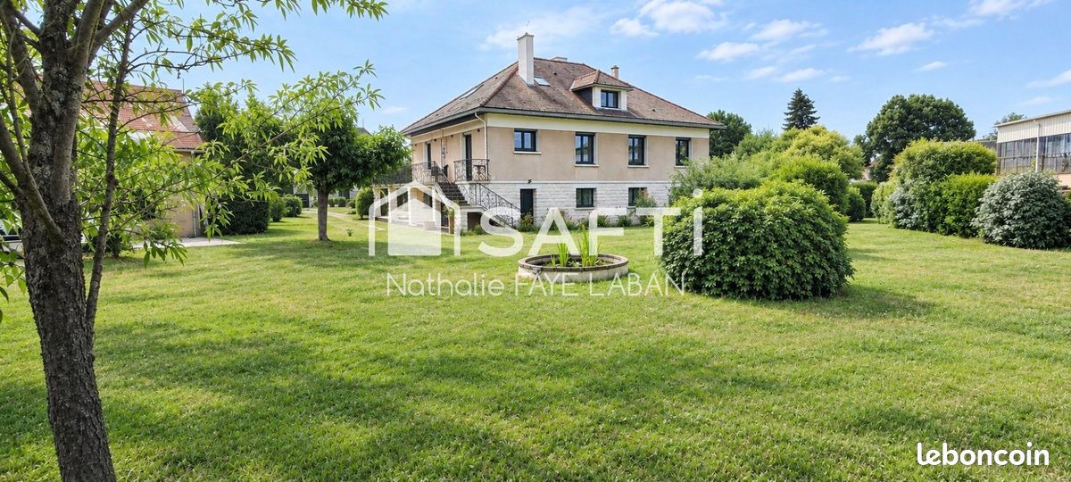 Maison 8 pièces 250 m² · à Châtellerault · 250 m² · 395 000 €