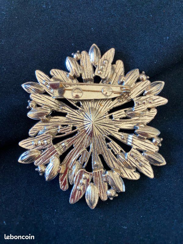Broche vintage fleur diamants rubis émeraudes saphirs