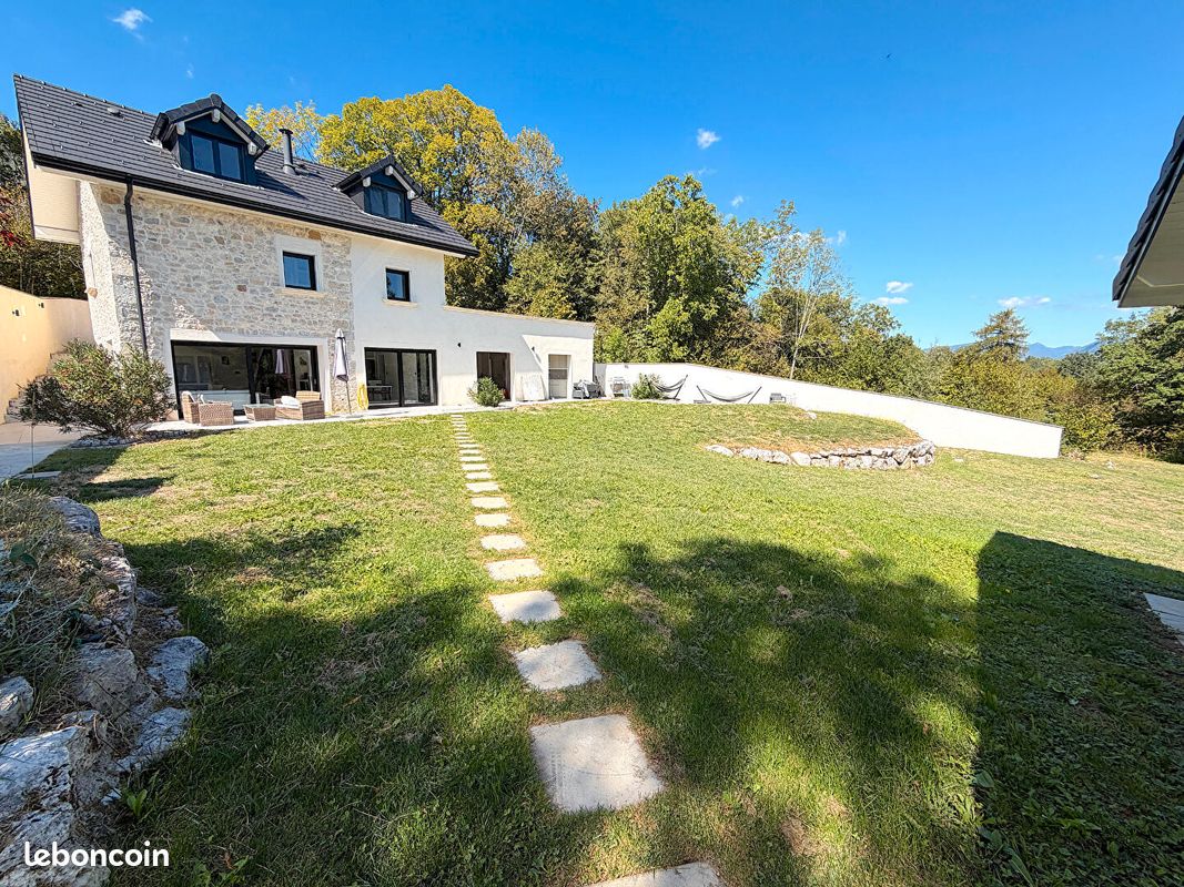 Maison 7 pièces 140 m² · à Billiat · 140 m² · 795 000 €