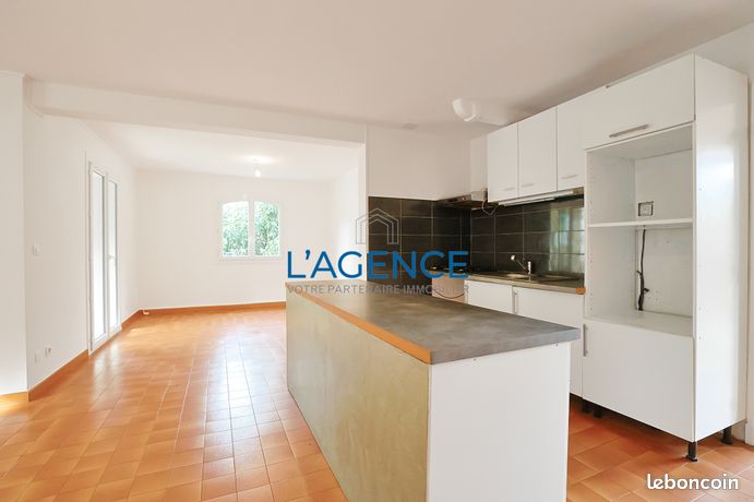 https://img.leboncoin.fr/api/v1/lbcpb1/images/ea/14/d7/ea14d7671cc410cfda5a3d2d6e4891776d3de2a2.jpg?rule=ad-image