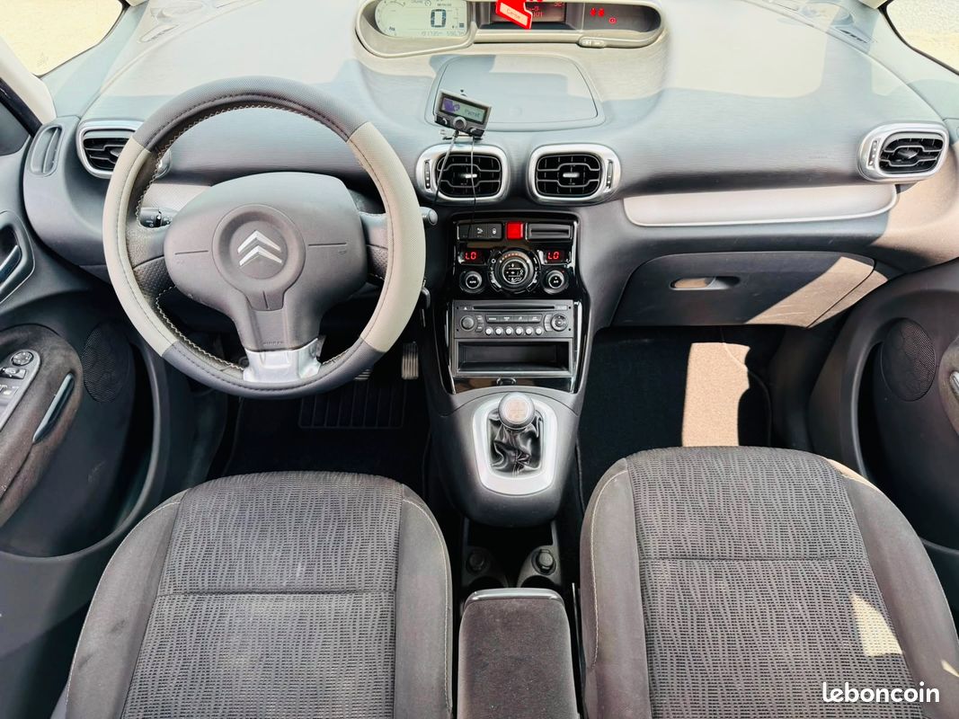 CITROEN C3 Picasso 1.6 HDi90 Confort (image 8)