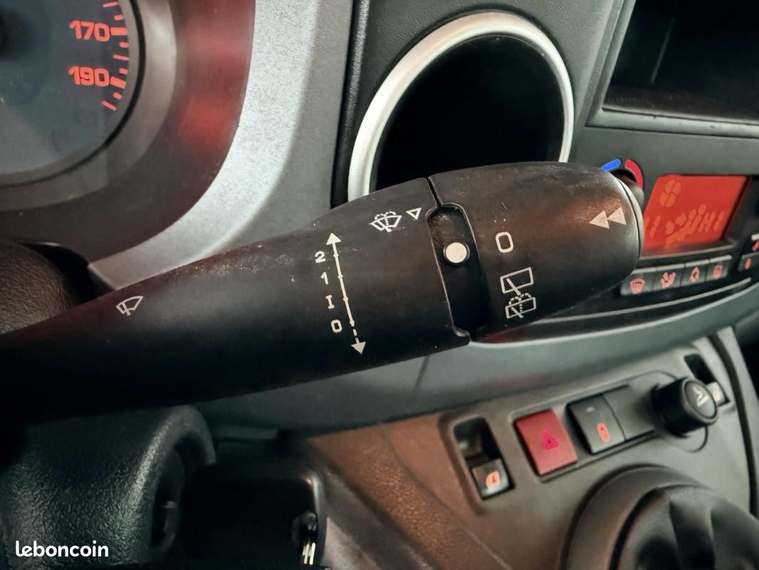 Peugeot Partner Tepee 1.6 HDI 92ch Family Gris (image 21)