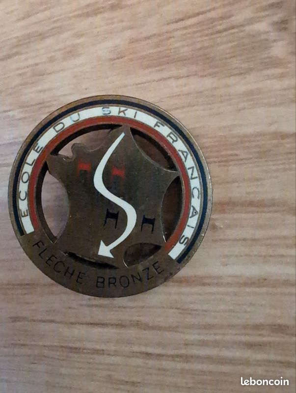 Rare finition argent, Insigne ski ESF  Flèche bronze  mod 1983, non