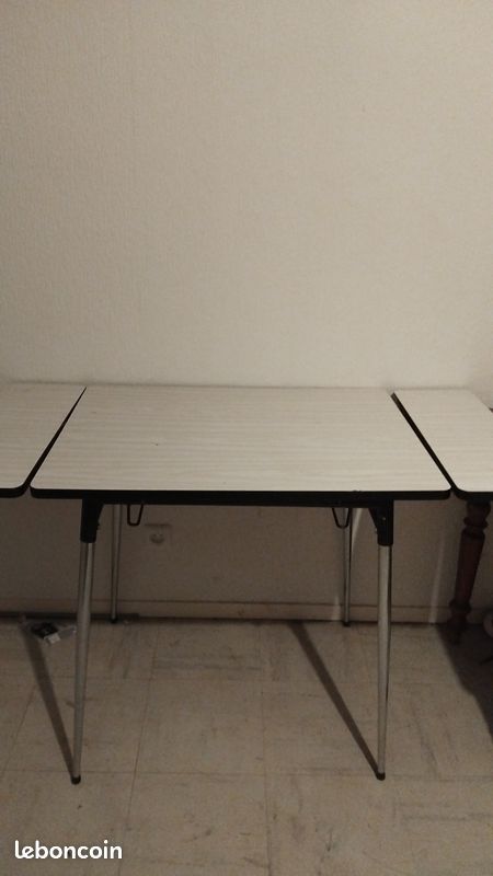 Table en formica avec rallonges (image 1)