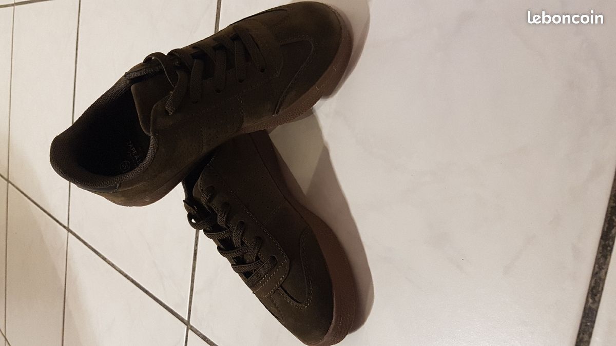 Chaussures garçon "tape à l oeil" taille 29 (image 2)