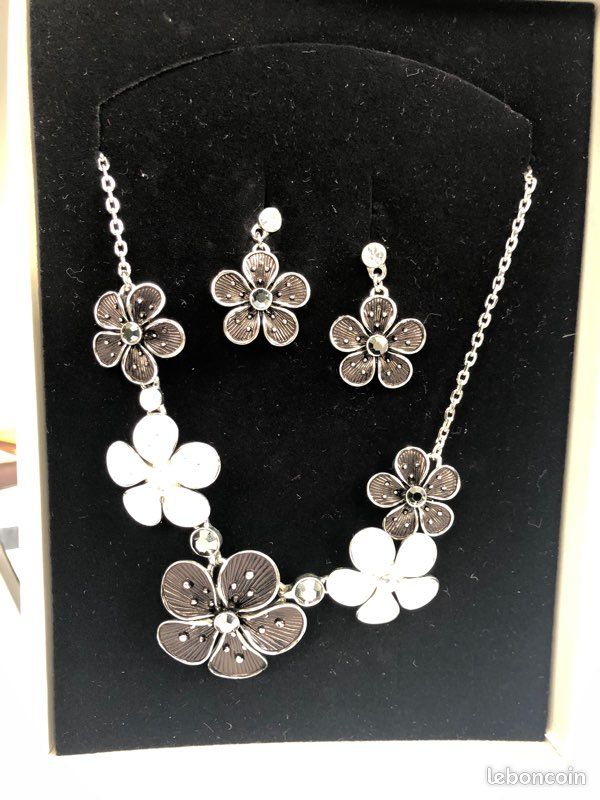 Parure collier et boucles d’oreilles (image 4)