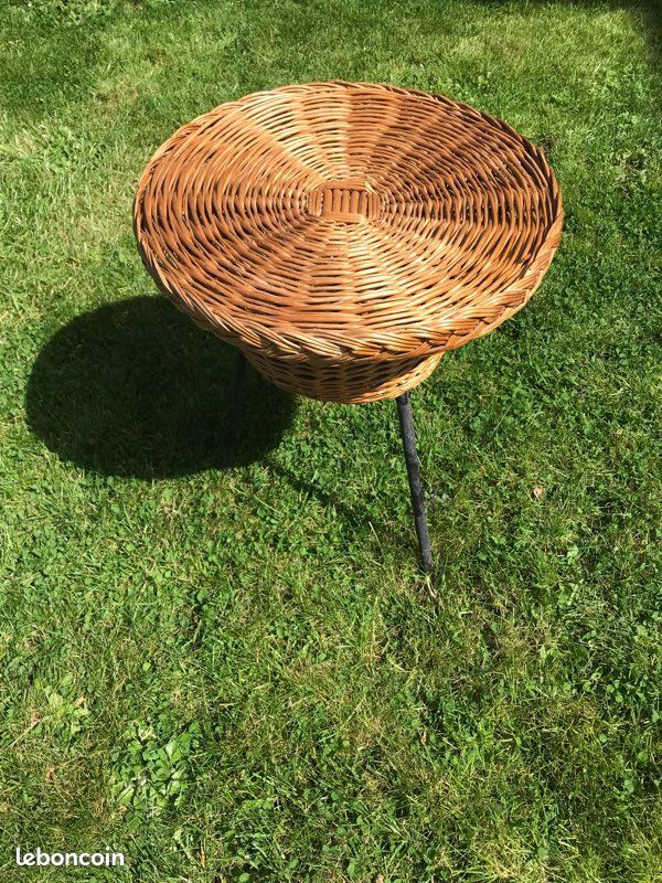 Table à ouvrage en rotin (image 2)