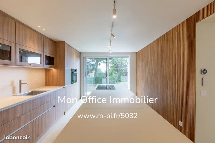 Villa 6 pièces 218 m²
