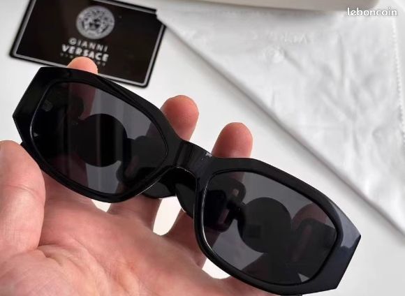 Lunettes de soleil Versace (image 1)