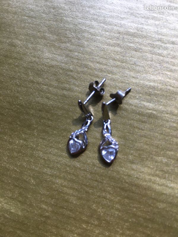Boucles d’oreilles cœur raffinées avec brillants (image 1)