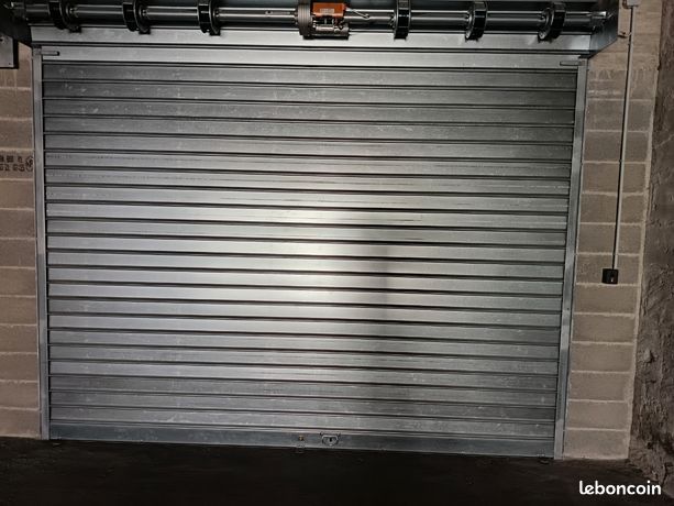 https://img.leboncoin.fr/api/v1/lbcpb1/images/ea/21/38/ea2138990946cfbcd831f52888d04bee6e8f35eb.jpg?rule=ad-image