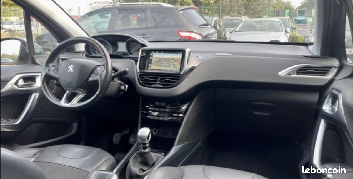 Peugeot 2008 1.6 e-HDI 115 ALLURE * GPS CUIR TOIT PANO (image 3)
