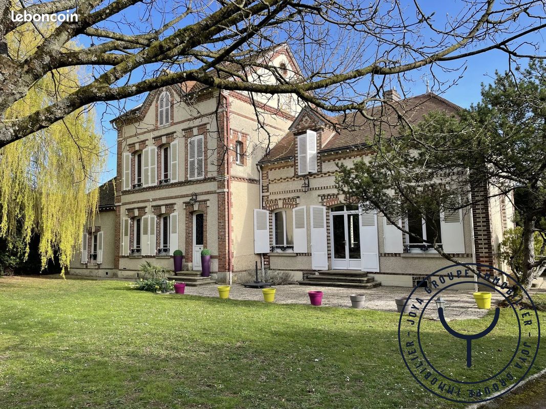 Maison 12 pièces 295 m² · à Villiers-sur-Seine · 295 m² · 445 000 €