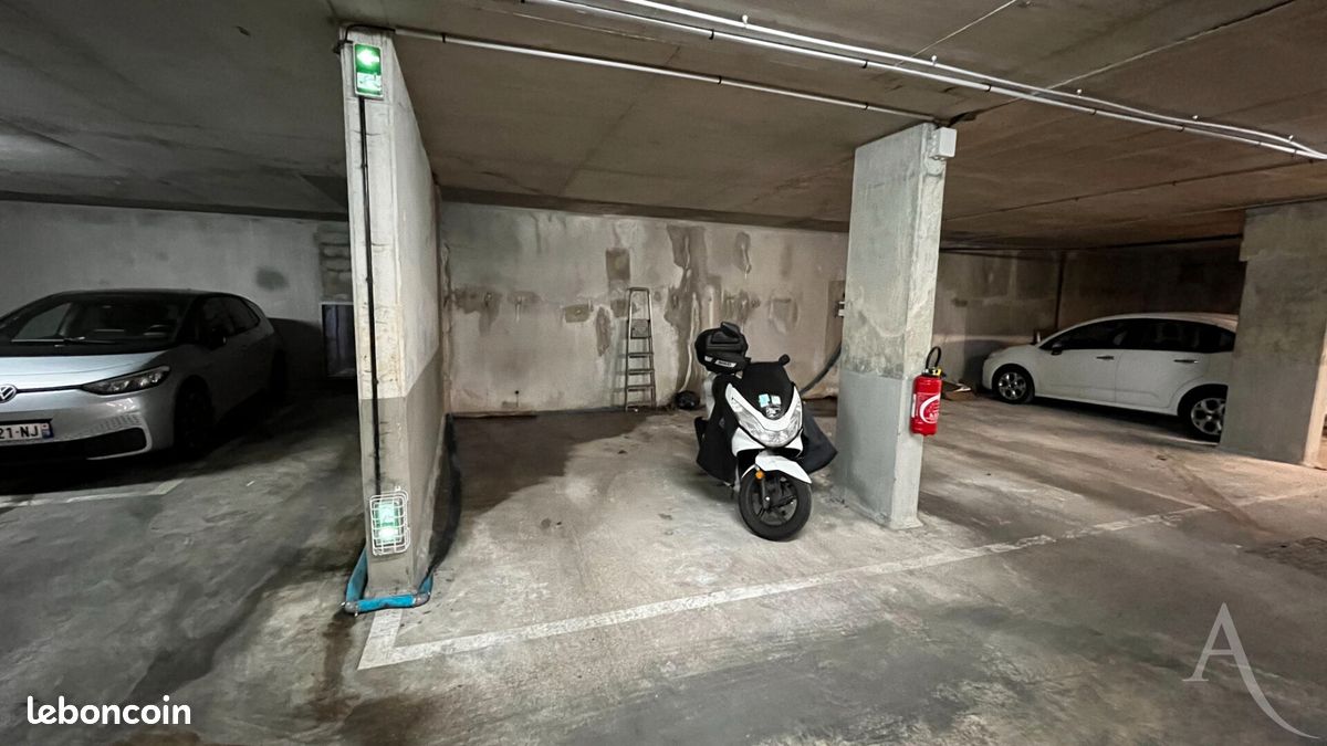Parking 16 m² · à Romainville · 16 m² · 15 000 €