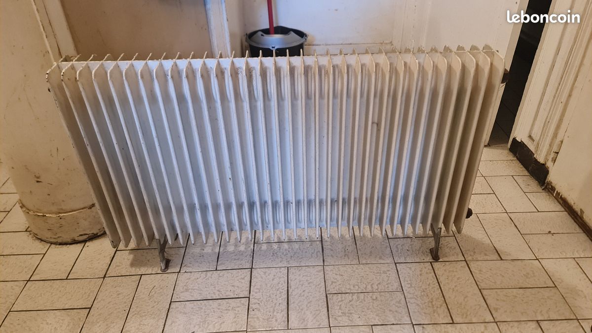 Radiateur blanc sur pied (image 1)