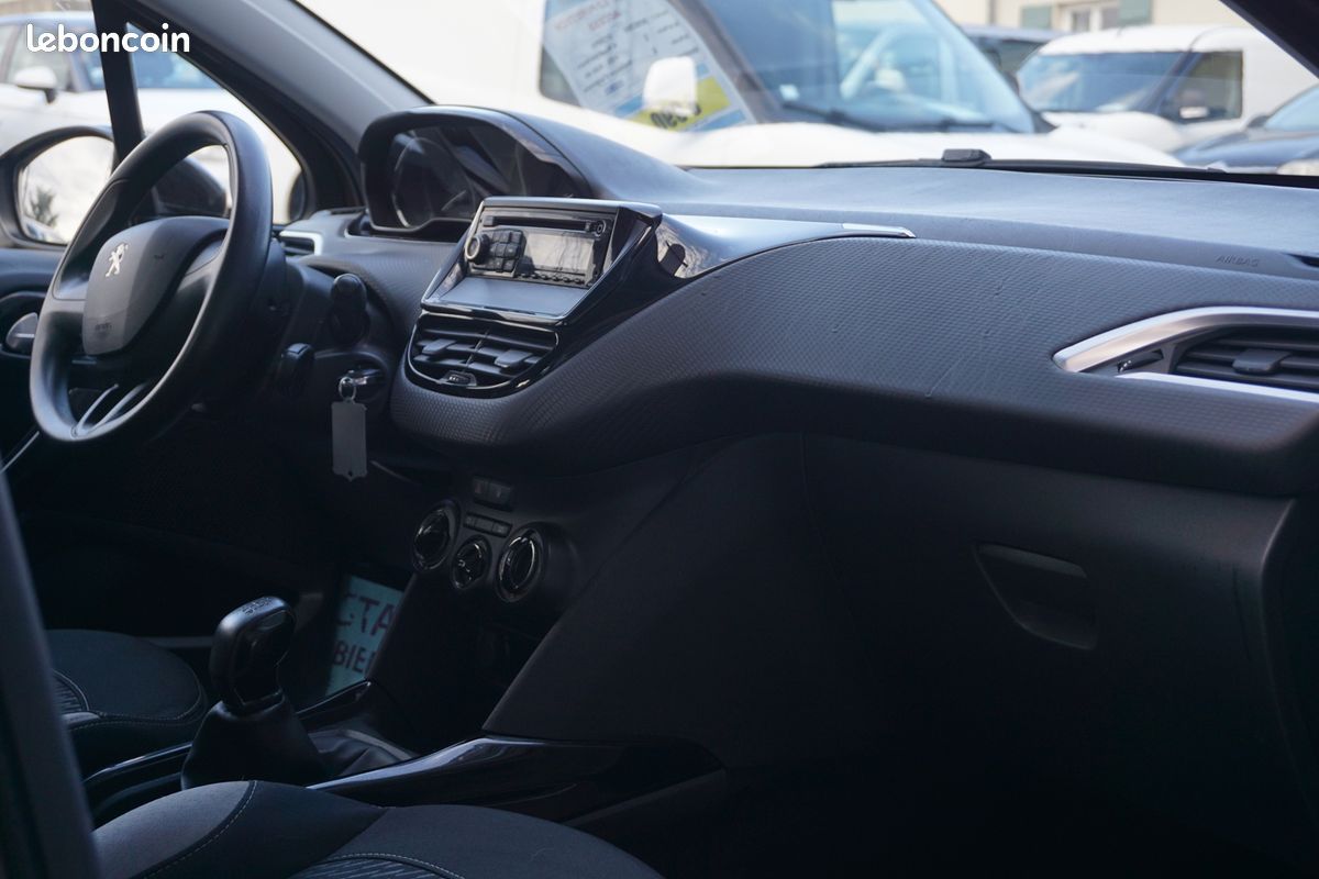 Peugeot 2008 1.2 VTI ACCESS (image 11)