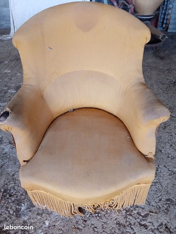 Meuble en merisier / lustre enfant / ancien fauteuil à rénover... (image 3)