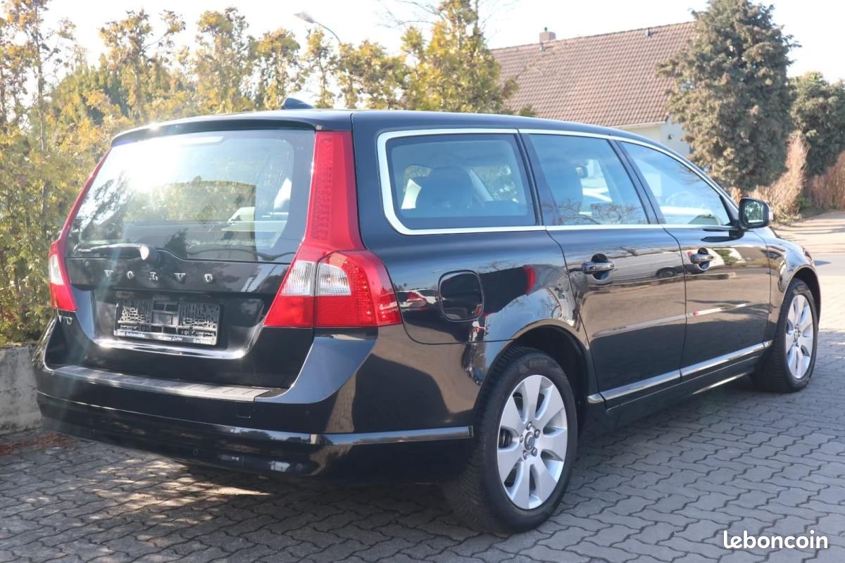 Volvo V70 3.2 SUMMUM 238 CH BVA - RADAR DE RECUL ISOFIX SYSTEME NAVIGATION (image 7)