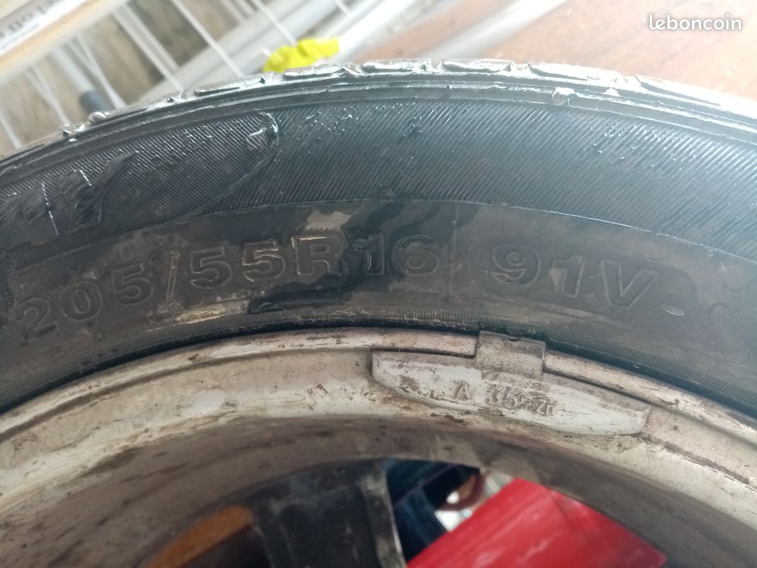 Tjs dispo au 26 Juillet 2026 : Lot de 2 roues - 205/55/R16 R16 - Pneu :91V - Jantes aluminium 5 trous - Envoi en Mondial Relay possible (image 2)
