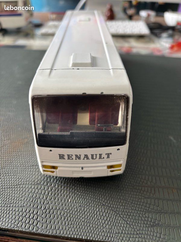 Praline Renault FR1 Bus „Williams Renault verfärbt 1:87 /PA181