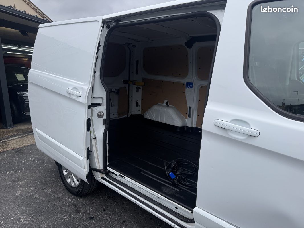 Ford t.custom 320 l1h1 1.0 ecoboost 120ch phev titanium 2020 (image 4)