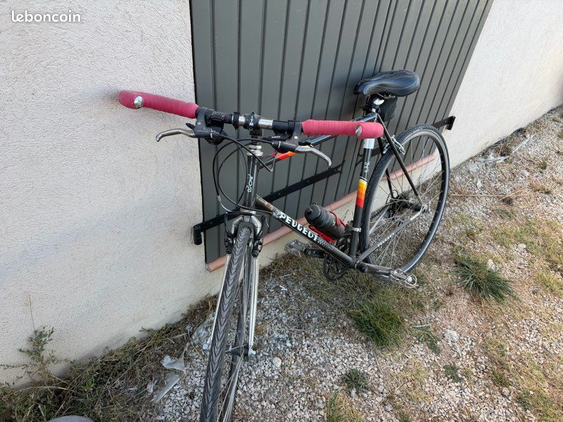 Vélo de marque Peugeot avec 2 pneus neufs en plus (image 1)