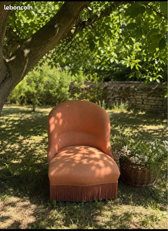 Ce siège est un fauteuil crapaud, avec une influence Art déco (image 1)