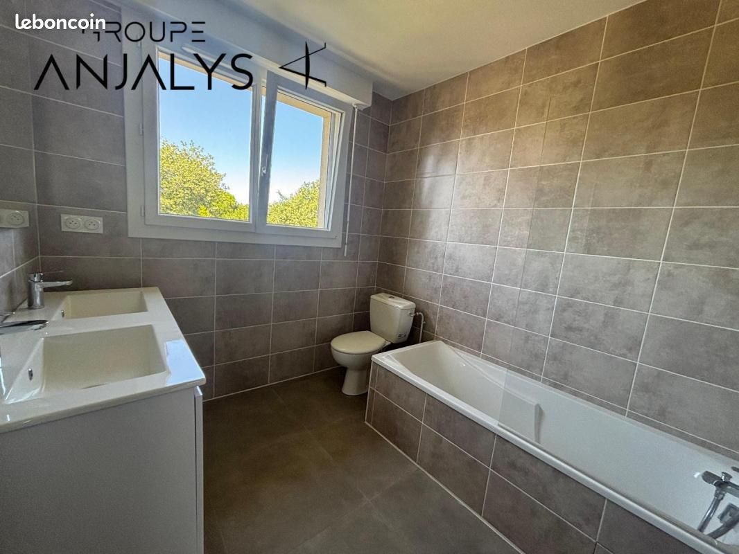 Maison a louer decines-charpieu - 5 pièce(s) - 125 m2 - Surfyn