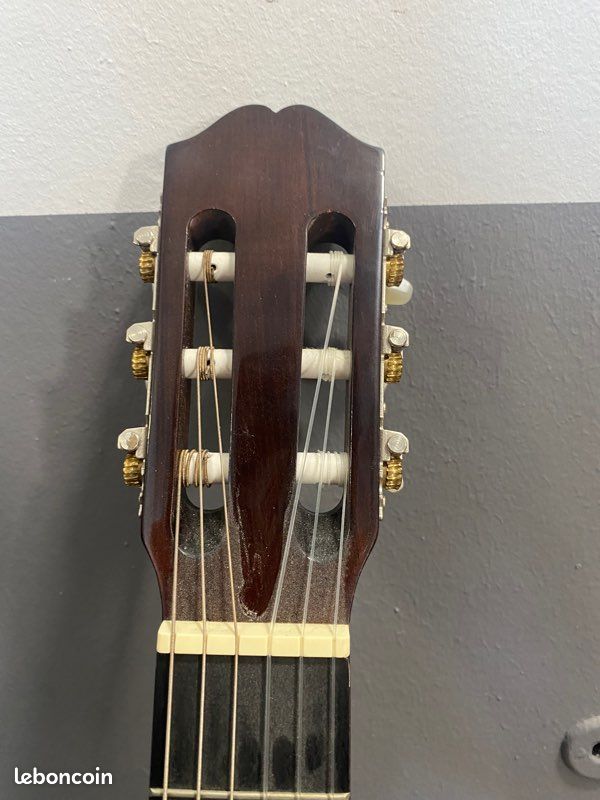 Guitare jamais utilisé + accessoires (image 6)