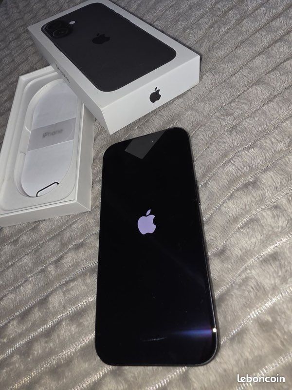 IPhone 16 noir mat 128Go (image 1)
