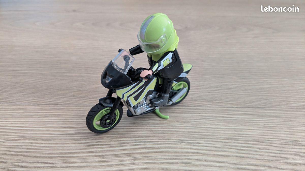 Playmobil 70204 - Pilote et moto (image 1)